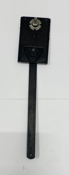 Spou&scaron;těč okna      čtyřhran